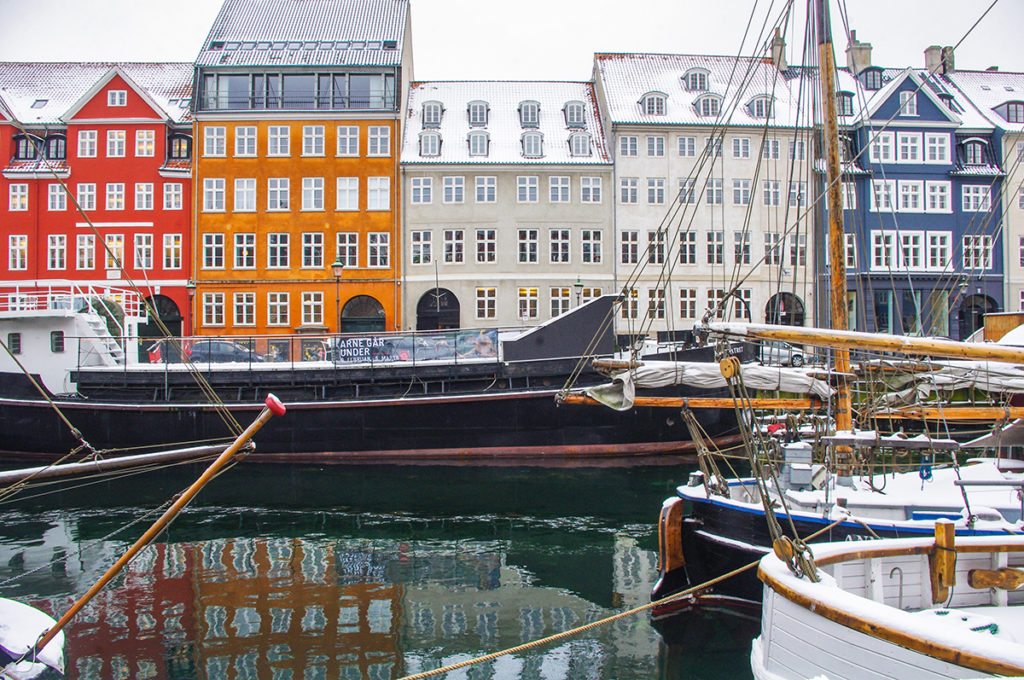 One of the things to do in Copenhagen is visit Nyhavn!